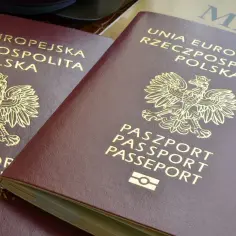 Jak wygląda polski paszport? Odkryj jego unikalne cechy i bezpieczeństwo