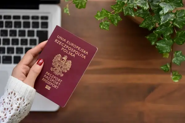 Ile kosztuje nowy paszport? Sprawdź opłaty i oszczędź na dokumentach